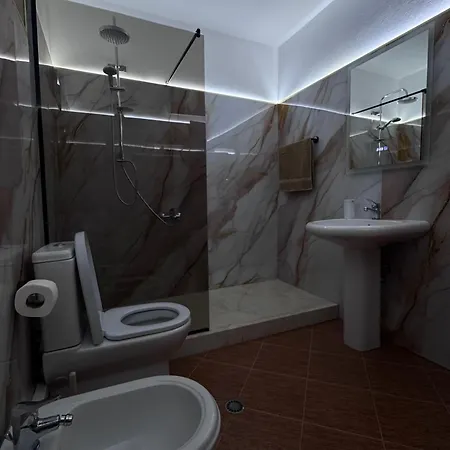 Hostel Nook Tiran