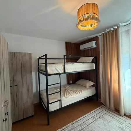 Hostel Nook Tiran